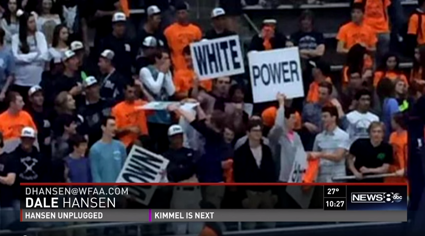 Supportrar med skyltarna "white" och "power".